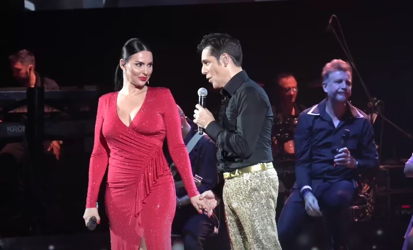 Ștefan Bănică jr., apariție rară alături de Lavinia Pîrva și băiețelul lor. Îmbrăcat în blugi mulați și sacou, artistul și-a scos familia la restaurant