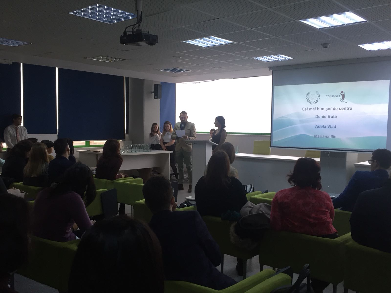 "Gala Mama", evenimentul oamenilor inimoși care încearcă din răsputeri să ofere copiilor orfani căldura unei familii