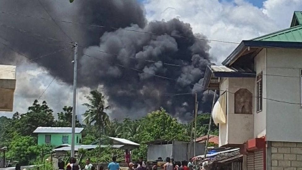 Momentul șocant în care un avion militar se prăbușește în Filipine. Cel puțin 29 de oameni au murit