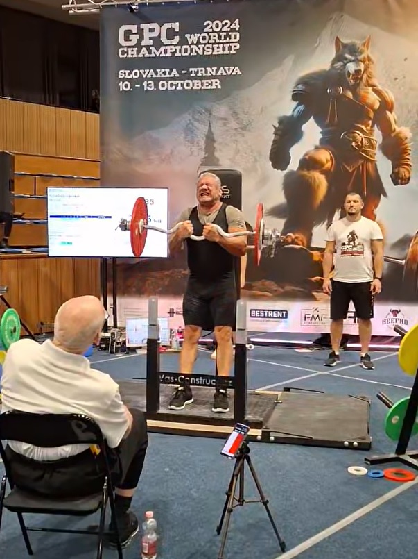 Hatvan felett is elképesztő izmok: Sándor a testére és világcsúcsára is büszke lehet