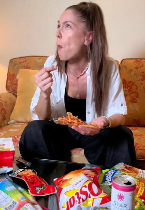 Ce alimente „ciudate” mănâncă Irina Fodor la Asia Express 2025: „Par radioactive”. Le-a cumpărat din supermarket, în Vietnam