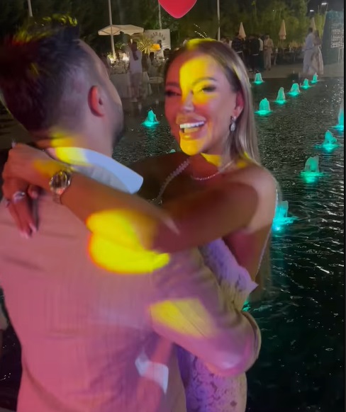 Cum au apărut Bianca Drăgușanu și Gabi Bădălău la nunta atipică a Mariei Constantin. Ea a schimbat două rochii