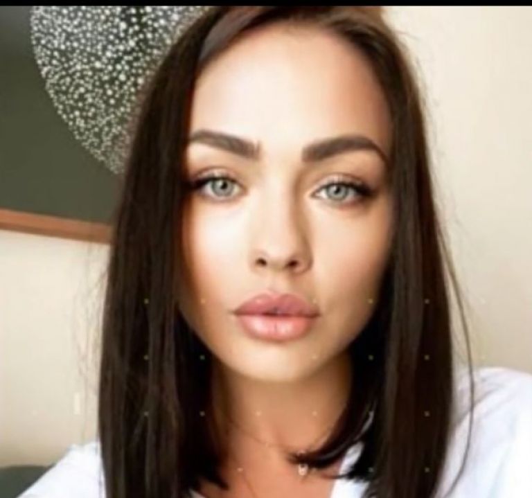 Laurențiu Reghecampf, primul pictorial alături de Corina. Au pozat în același loc ca și Anamaria Prodan: „Este femeia lângă care simt că sunt iubit”
