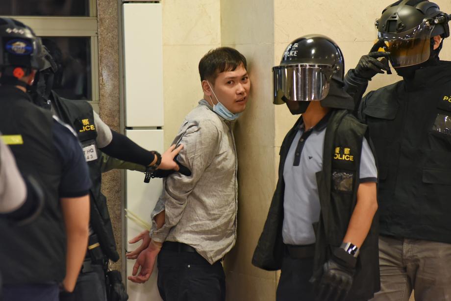 Incidente violente la protestele din Hong Kong. Un agresor i-a smuls o parte din ureche unui politician pro-democrație