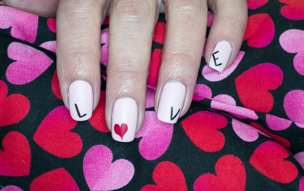 Modele de unghii de Valentine’s Day - cum îți faci manichiura pentru Ziua Îndrăgostiților