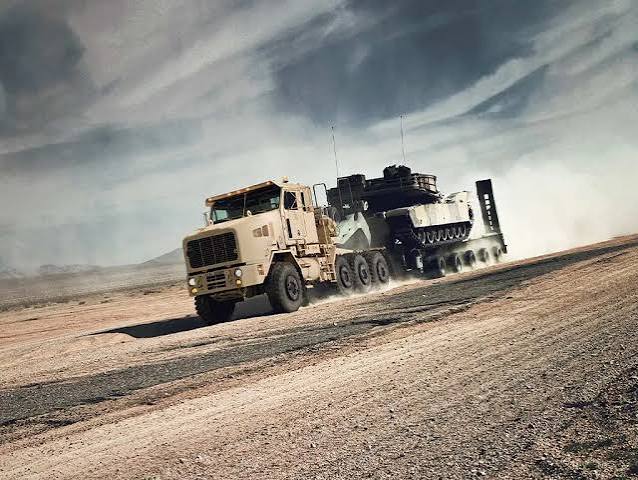 The HET A1 is designed to transport tanks and other heavy military equipment.