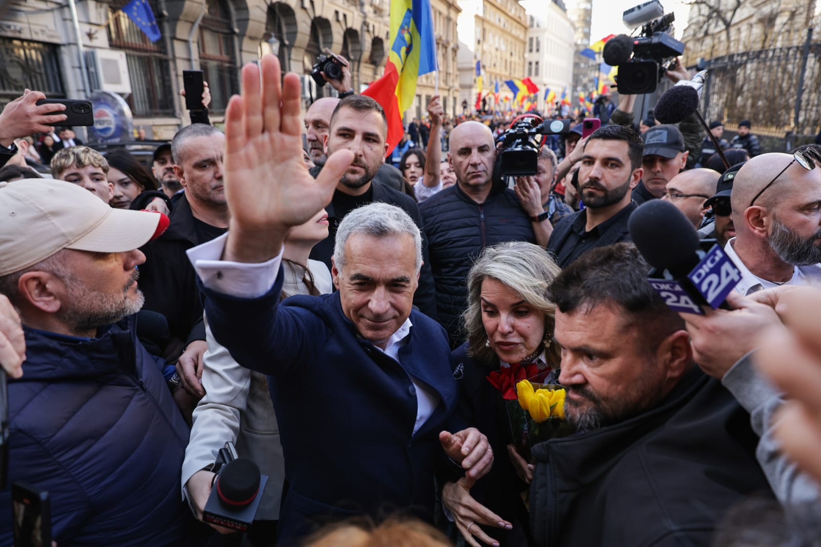 Călin Georgescu și-a depus candidatura la președinție la BEC: „A doua oară nu voi mai fi interzis, pentru că vor fi judecați de toate instanțele” | VIDEO