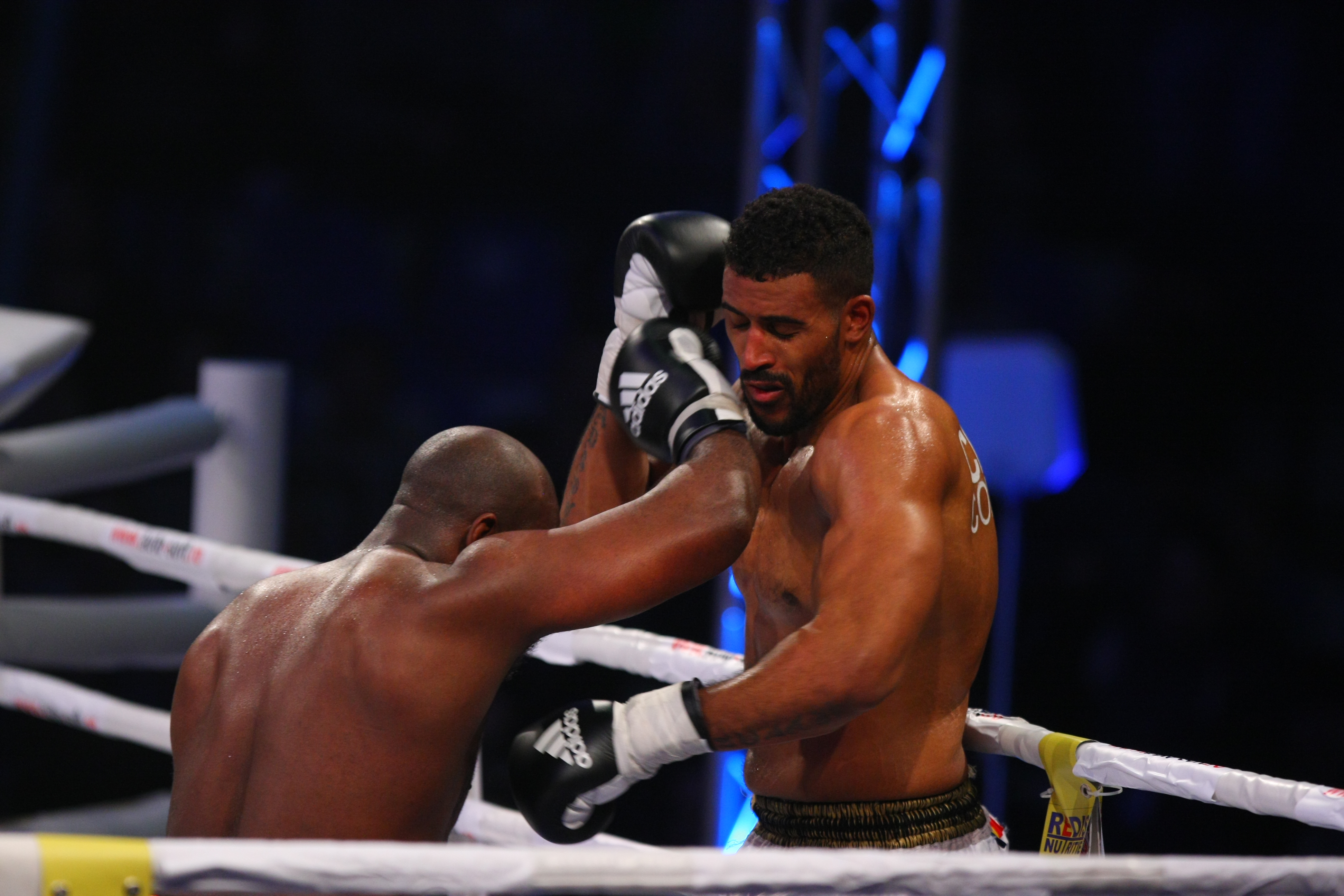 Meciul în urma căruia Amansio Paraschiv a devenit campion mondial Superkombat New Heroes! VIDEO& FOTO