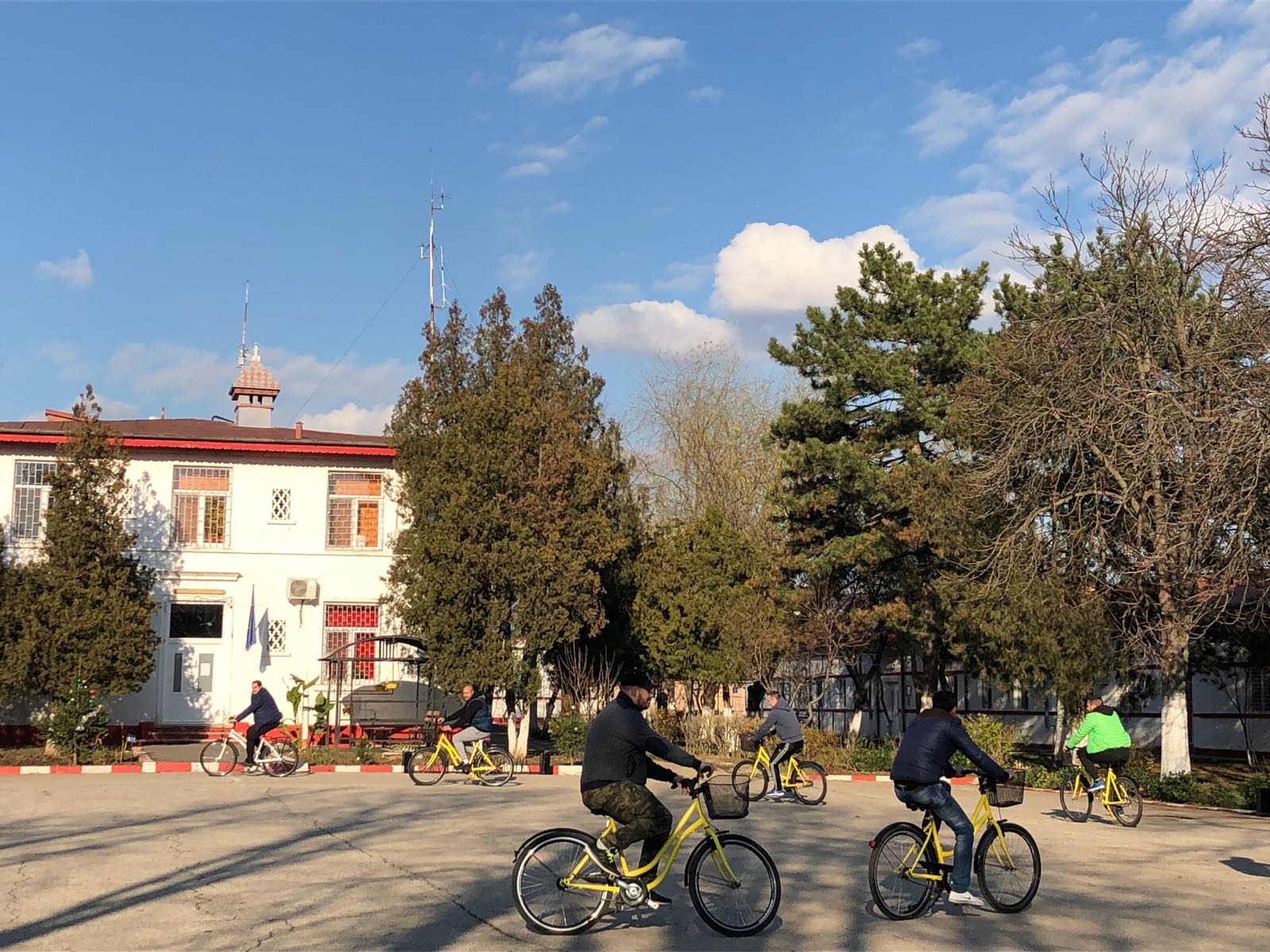 Cristi Borcea și Victor Becali se vor plimba cu bicicleta în pușcărie. Vor pedala cu gardienii pe urme!