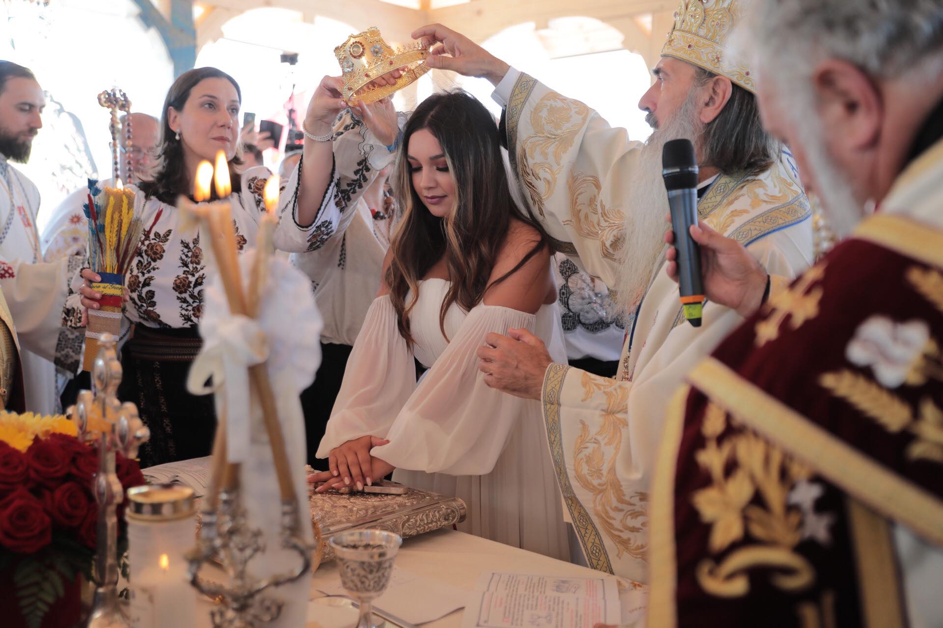 FOTO. Nunta lui George Simion, văzută de la fața locului. Câteva sute de oameni au rezistat în fața scenei, petrecerea a continuat până la 7 dimineața