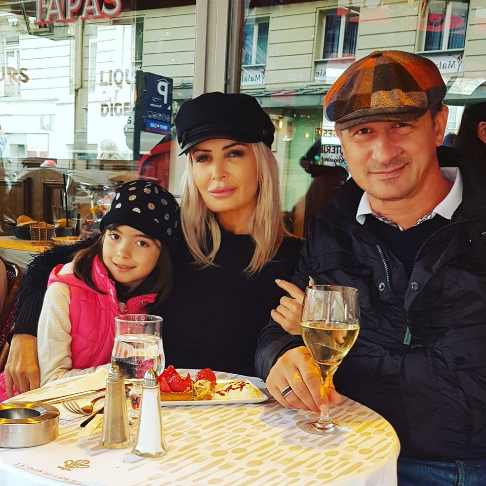Daniela Gyorfi, în cele mai frumoase ipostaze de vacanță. Cum se distrează cu George Tal și fiica lor la Paris | FOTO