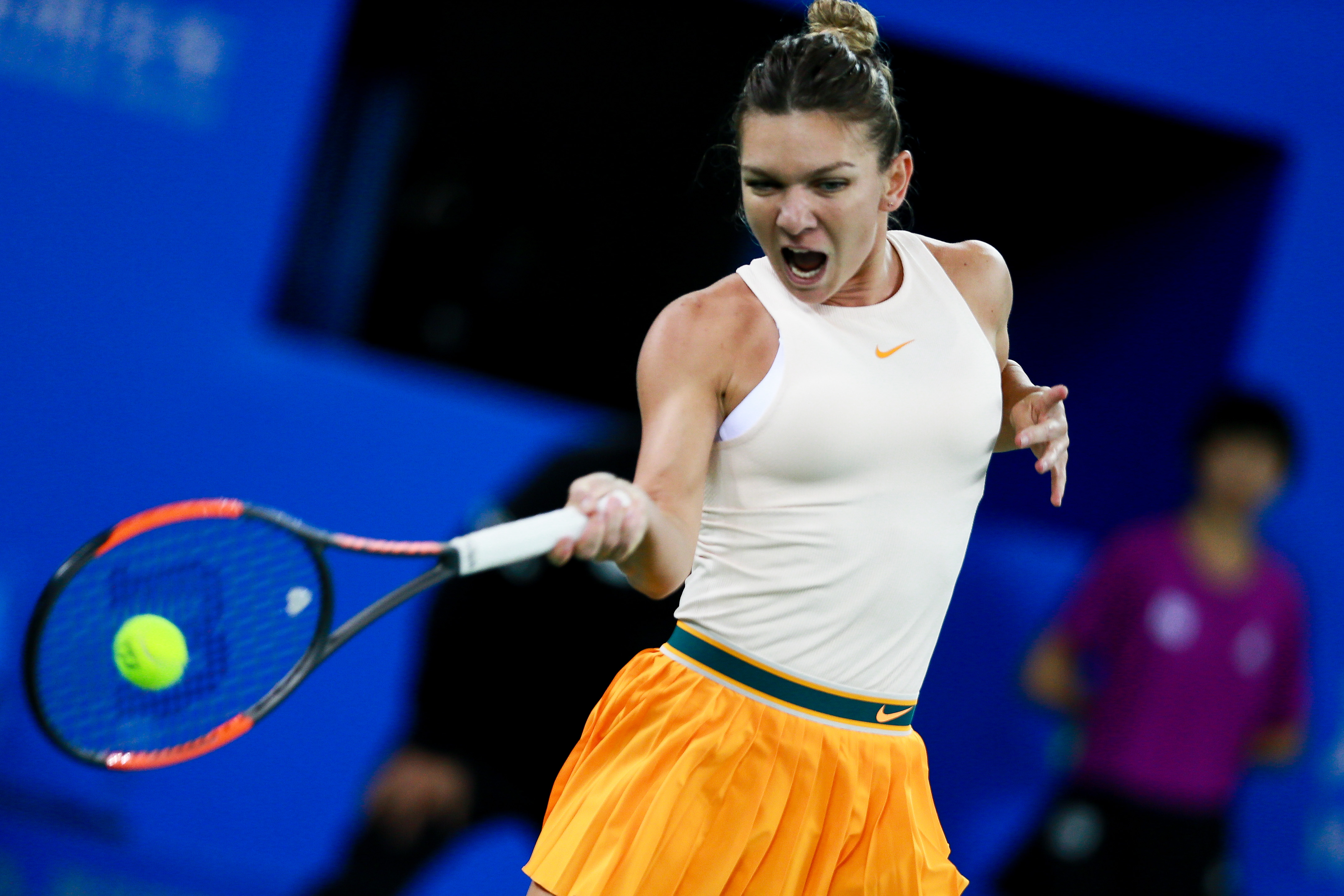 Simona Halep s-a antrenat, la Moscova, cu un corset special pentru ameliorarea durerilor de spate