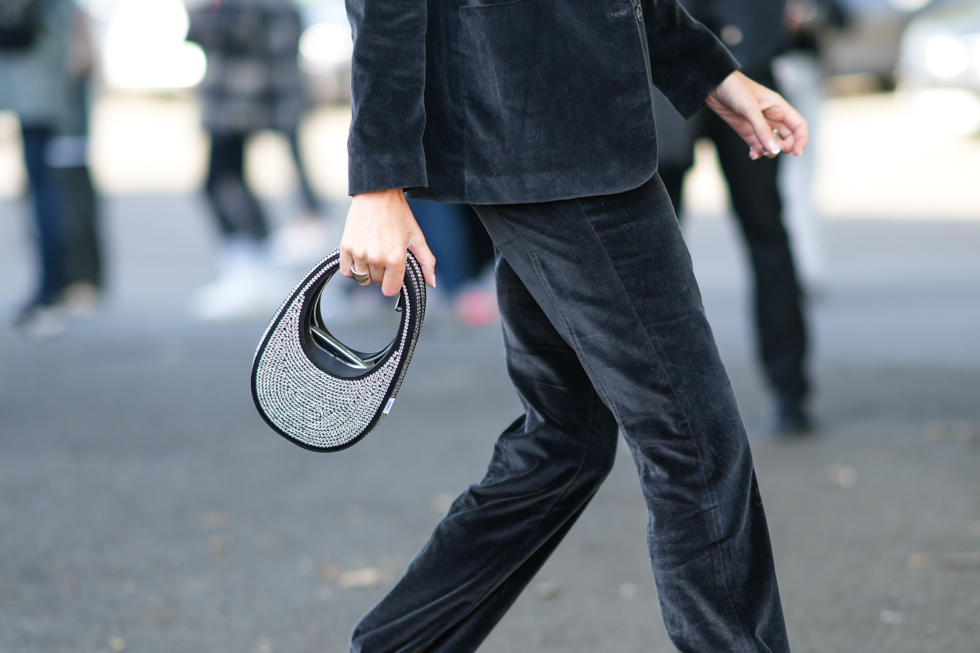 Ezennel megnyitjuk a partiszezon témakört: kezdjük a táskamustrával