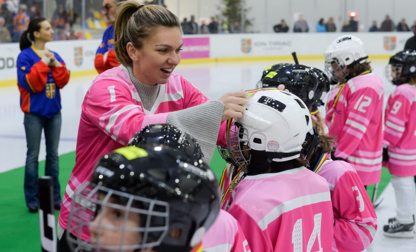 Simona Halep a asistat la debutul echipei de hochei pe gheață care îi poartă numele. Antrenorul Darren Cahill e în România | FOTO&VIDEO