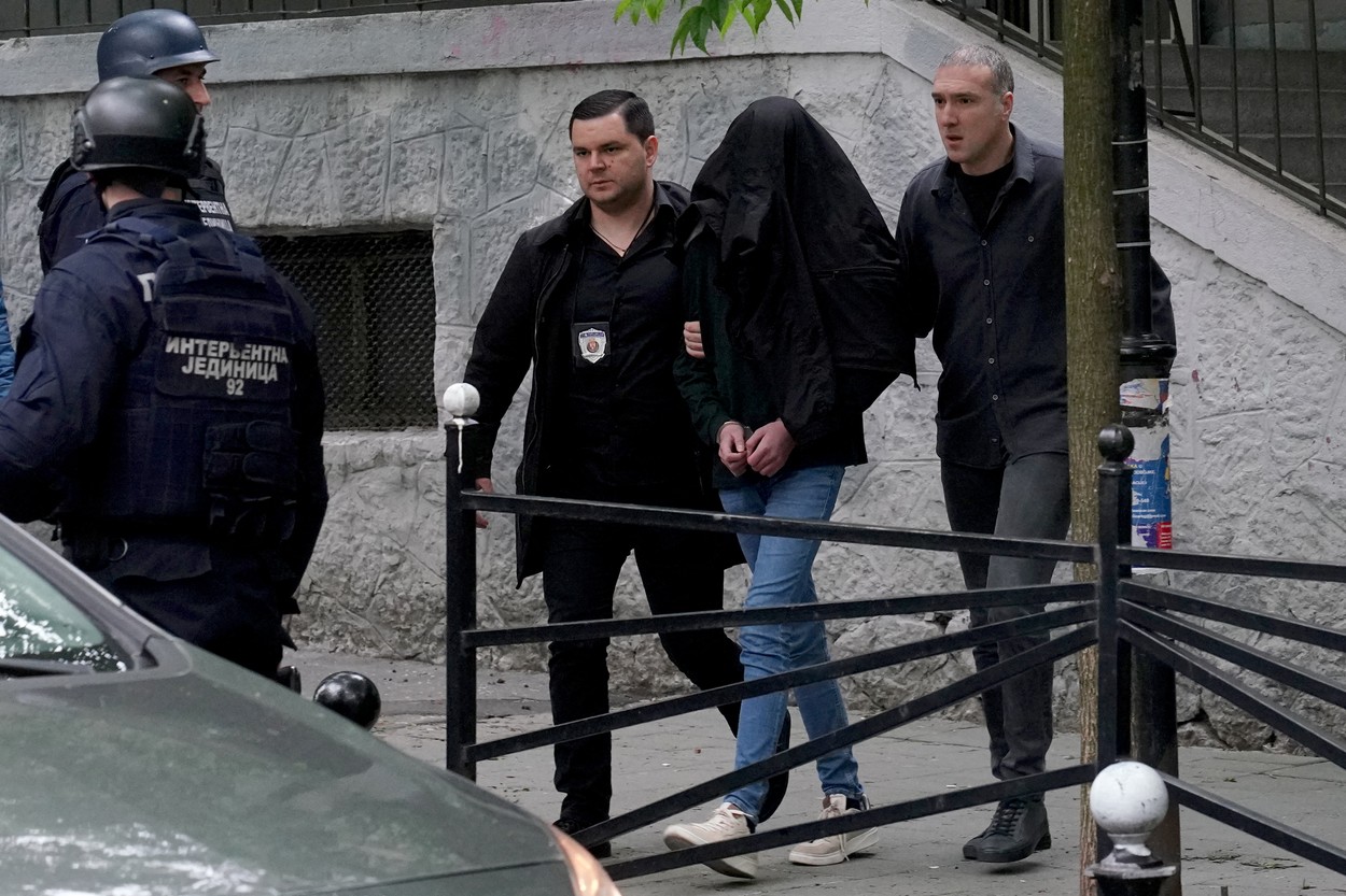 „Mi-a omorât doi prieteni. M-am întins peste ei, să creadă că sunt moartă”. Mărturii ale copiilor care au supraviețuit atacului de la școala din Belgrad