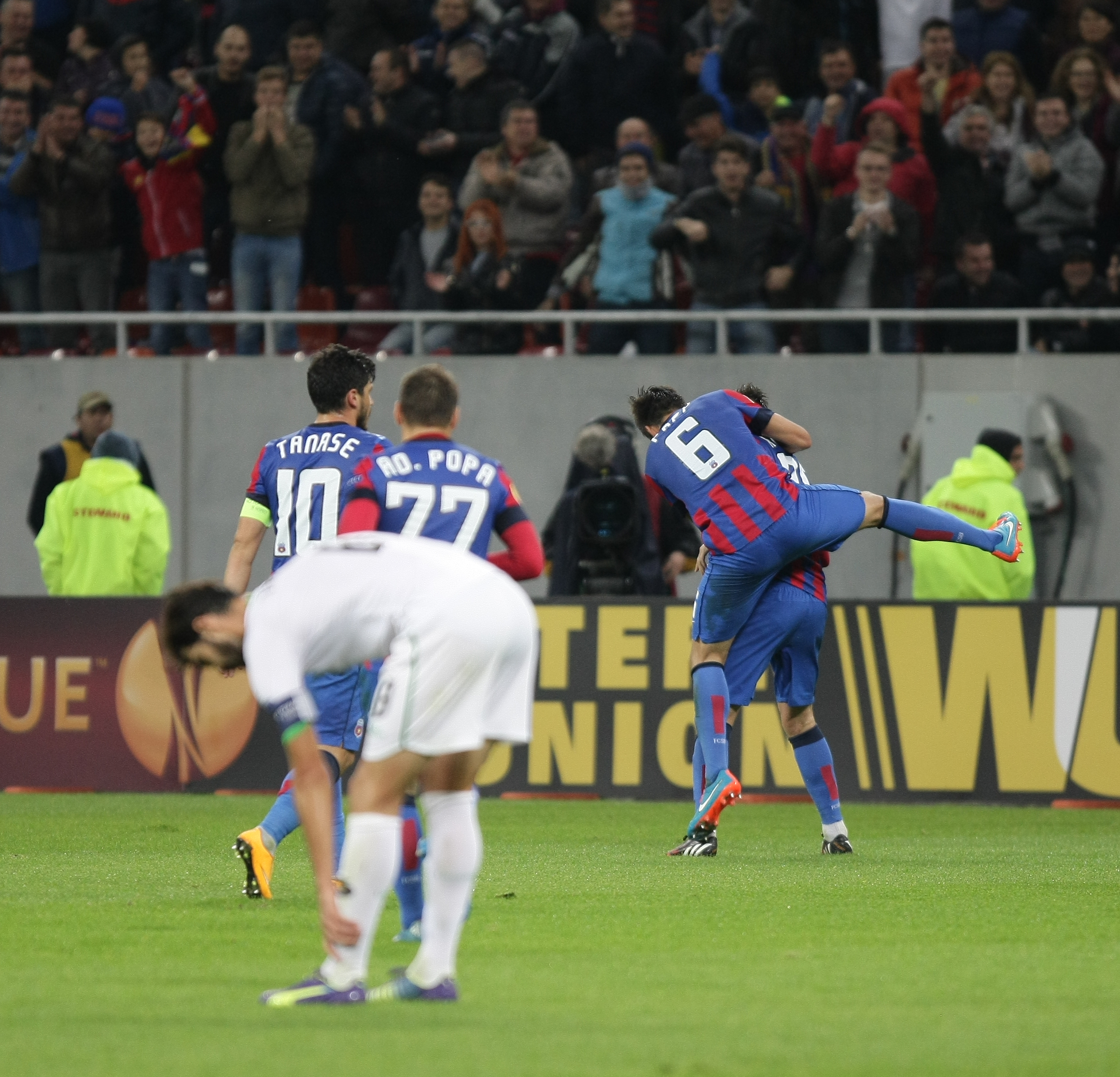 VIDEO&FOTO / LIGA EUROPA: Steaua - Rio Ave 2-1. A decis Raul Rusescu
