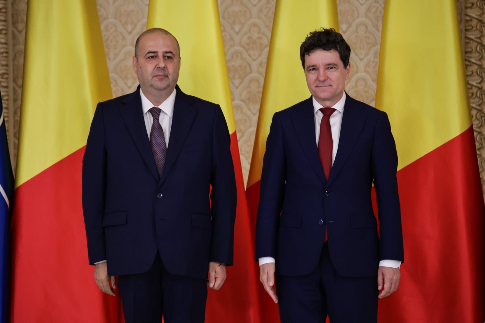Trei noi judecători la CCR. Dacian Dragoş, Csaba Asztalos şi Mihai Busuioc au depus jurământul la Cotroceni. Cine sunt cei 9 judecători ai Curții