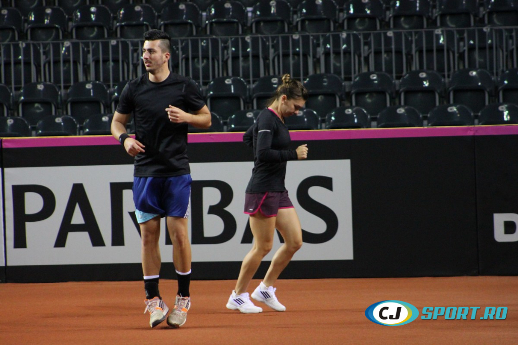 Fed Cup. Simona Halep a intrat în sală. Imagini de la primul antrenament al liderului României