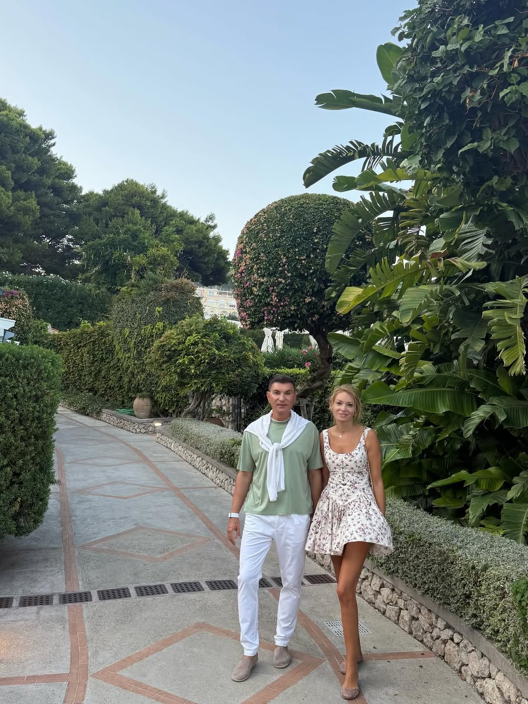 Imaginile cu Valentina Pelinel și Cristi Borcea de Revelion au atras atenția fanilor. Cum s-au pozat: „Parcă sunteți de la muzeul de ceară”