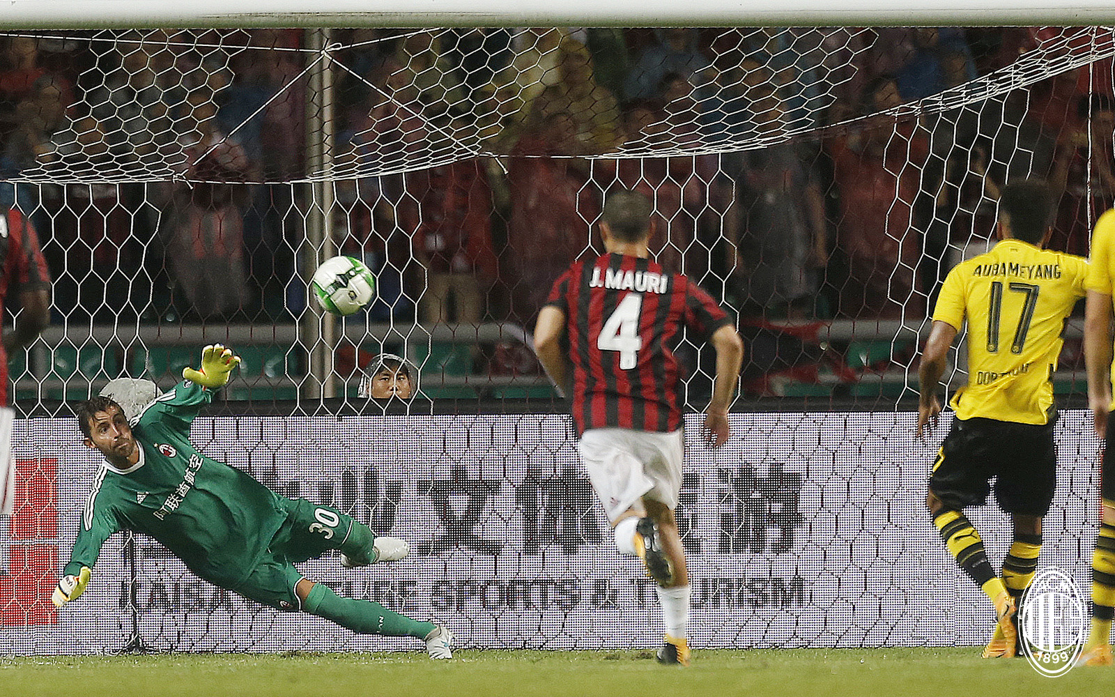 AC Milan scârțâie înaintea dublei cu Craiova din Liga Europa: 1-3 cu Borussia Dortmund. Montella: ”Capul meu este la meciul cu Craiova” / GALERIE FOTO
