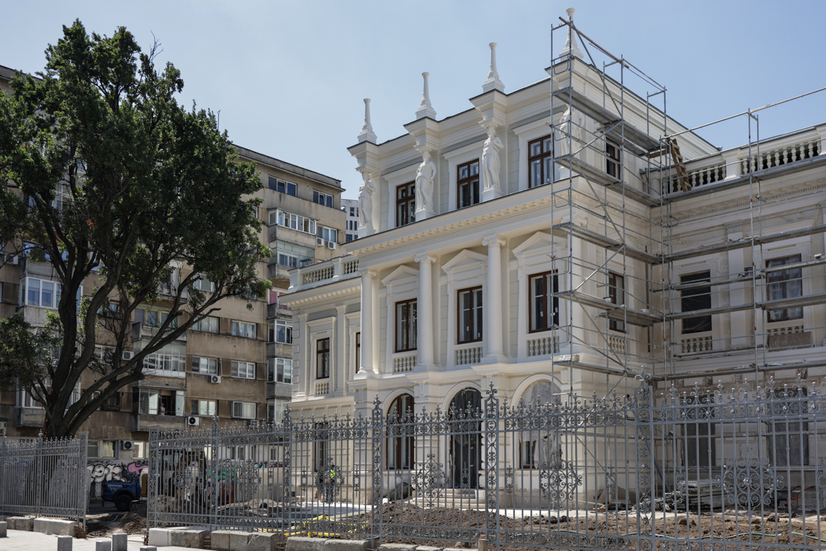 Renovarea Palatului Știrbei se apropie de final. „Bijuteria” de pe Calea Victoriei a revenit la gloria de odinioară