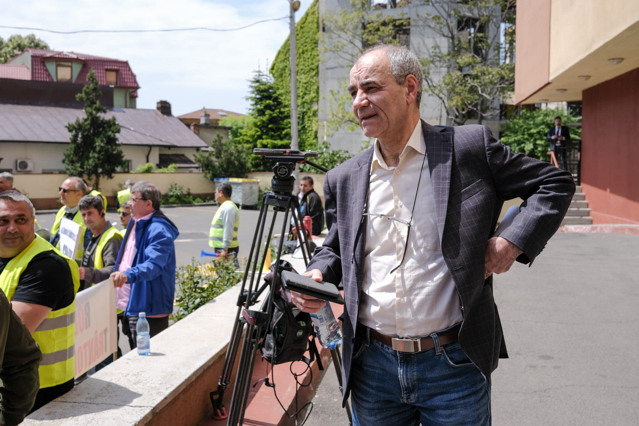 Protest STB, în București: „Ați distrus familiile noastre pentru interesele voastre”. George Simion, președintele AUR, prezent la miting