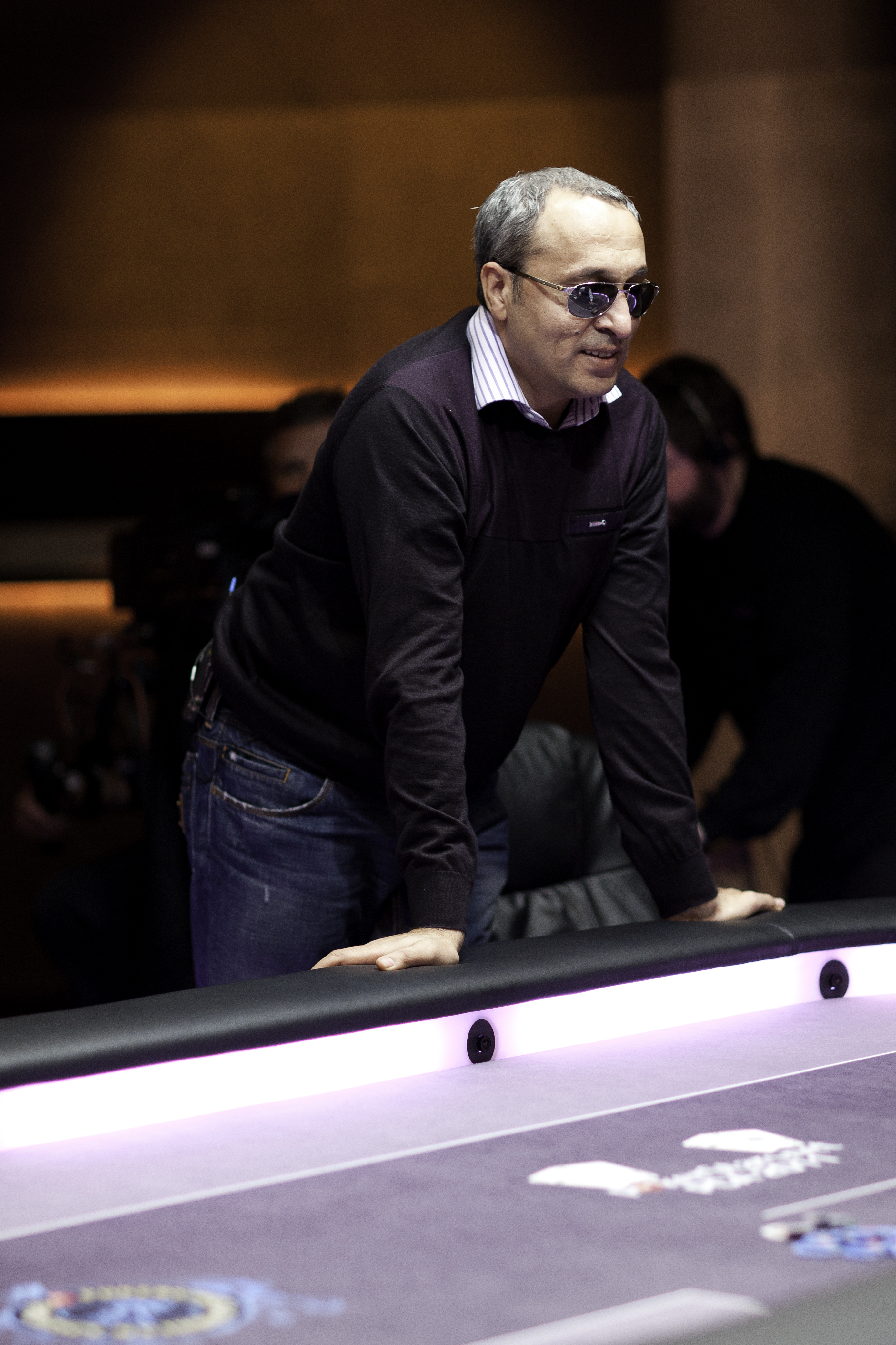 Ce s-a ales de omul care l-a învățat poker pe Pițurcă și ce s-a întâmplat după ce a câștigat un premiu de 1.350.000 $. ^Fratele lui făcea parte din gruparea Tarzan, care trafica prostituate, și e la pușcărie! Povești cu Piți de la jocurile de noroc