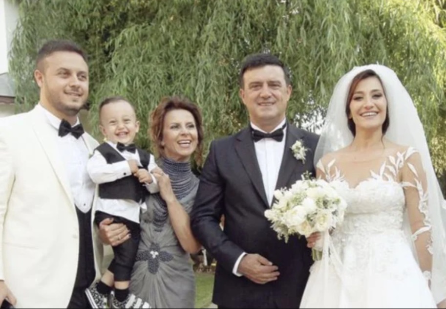 Imagini rare cu mama Claudiei Pătrășcanu. Cât de bine seamănă cele două și în ce loc sfânt au plecat