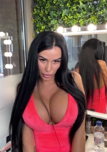 Cum arată Daniela Crudu nemachiată. Fosta asistentă TV e însărcinată în 3 luni și și-a reluat job-urile