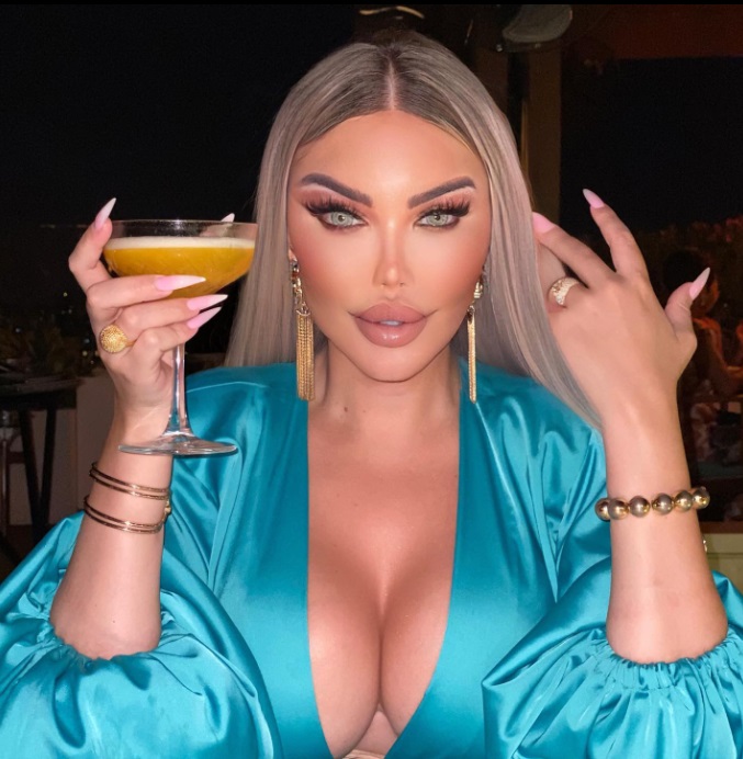 Cine e Jessica Alves de la „Chefi la cuțite”. A cheltuit peste 700.000 de lire sterline pe operațiile estetice pentru a se transforma din bărbat în femeie