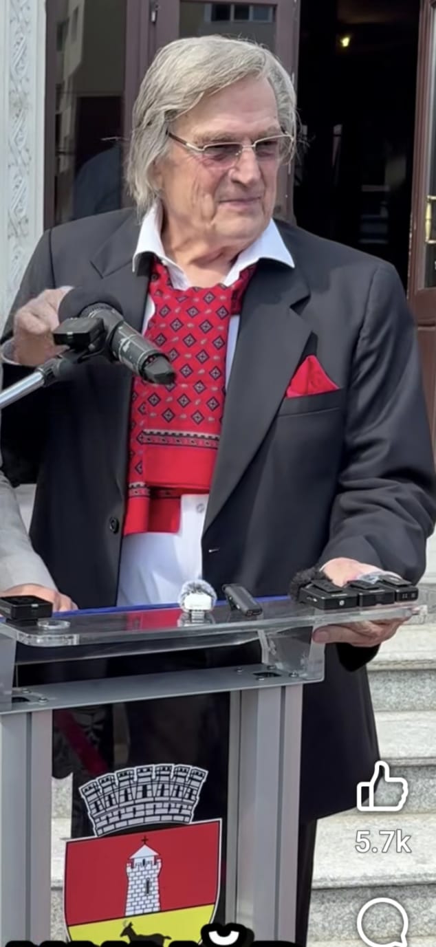 Cum a apărut Florin Piersic la 90 de ani, la Piatra Fest 2026. Imaginile cu marele actor au emoționat publicul