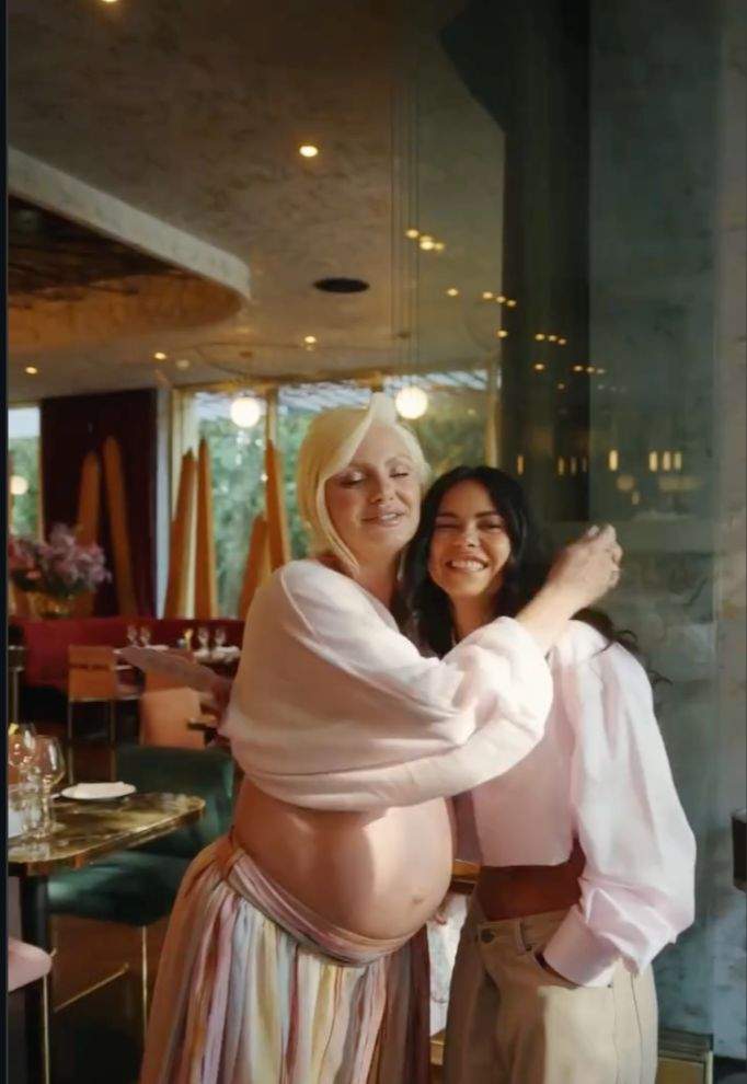 Imagini cu Alexandra Stan de la petrecerea baby shower. Cum a apărut alături de Inna „Ați reușit să creați un moment memorabil”