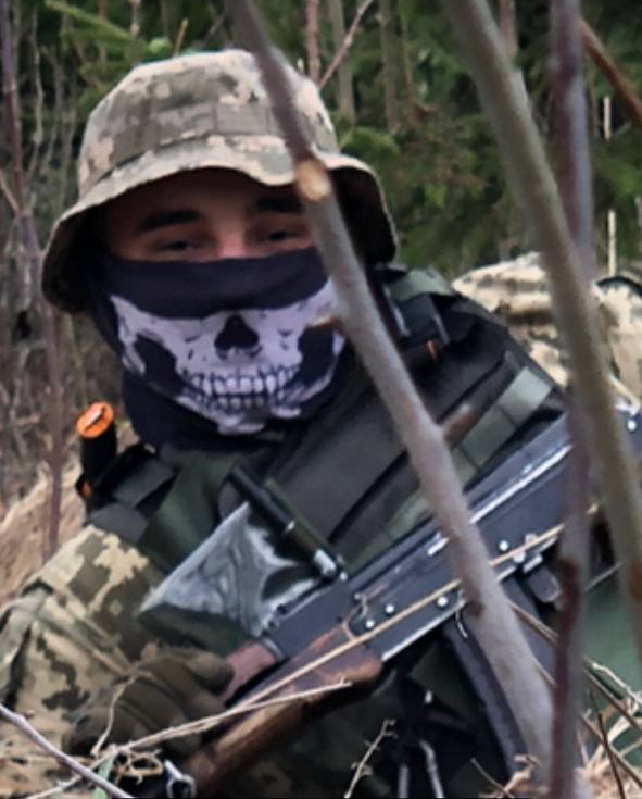 Confesiunea unui soldat de 20 de ani din batalionul Azov: „Nu suntem cyborgi. Nu suntem din metal sau granit. Sângerăm și simțim frica. Și totuși continuăm să luptăm”