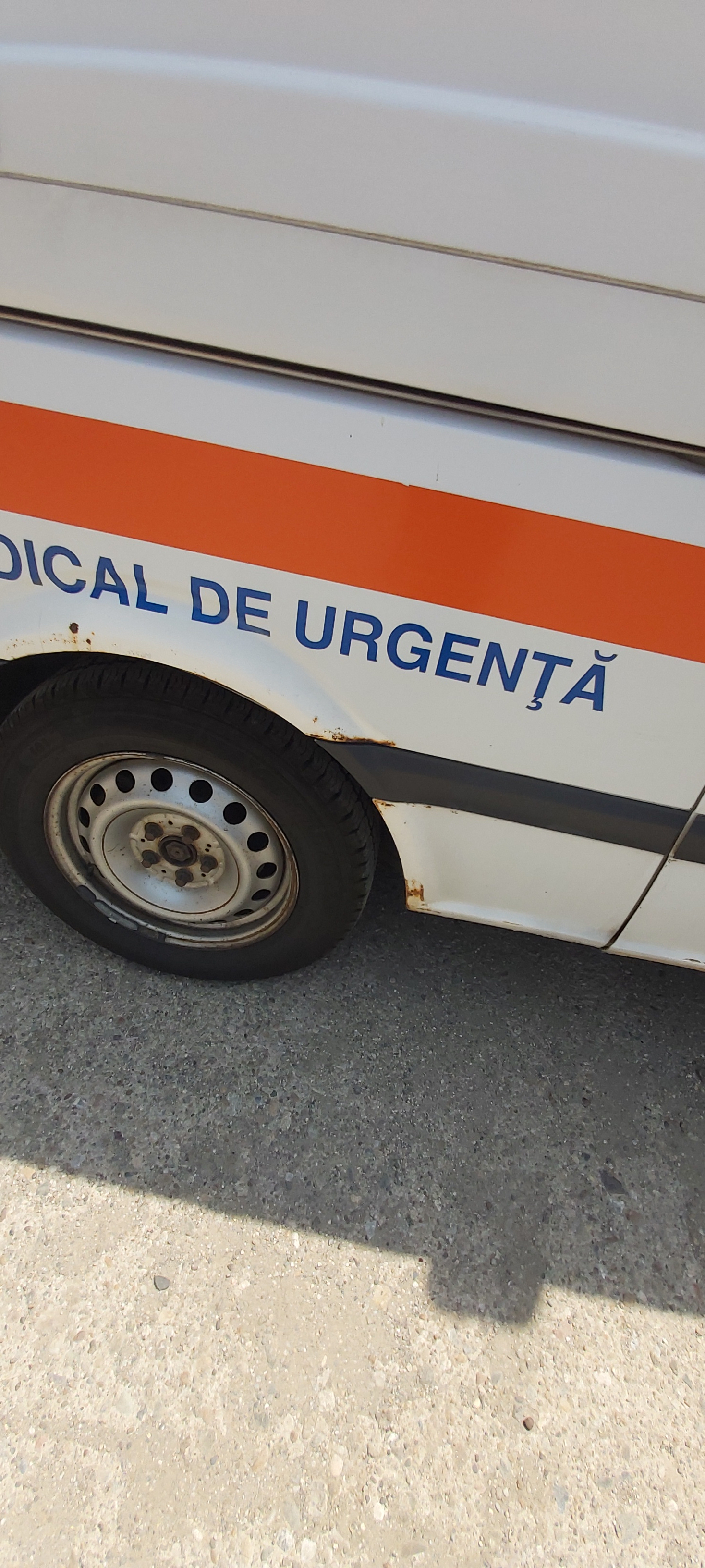 Medicii și personalul de la Salvare din toată țara ne-au trimis imagini cu ambulanțele preistorice, cu un milion de kilometri la bord