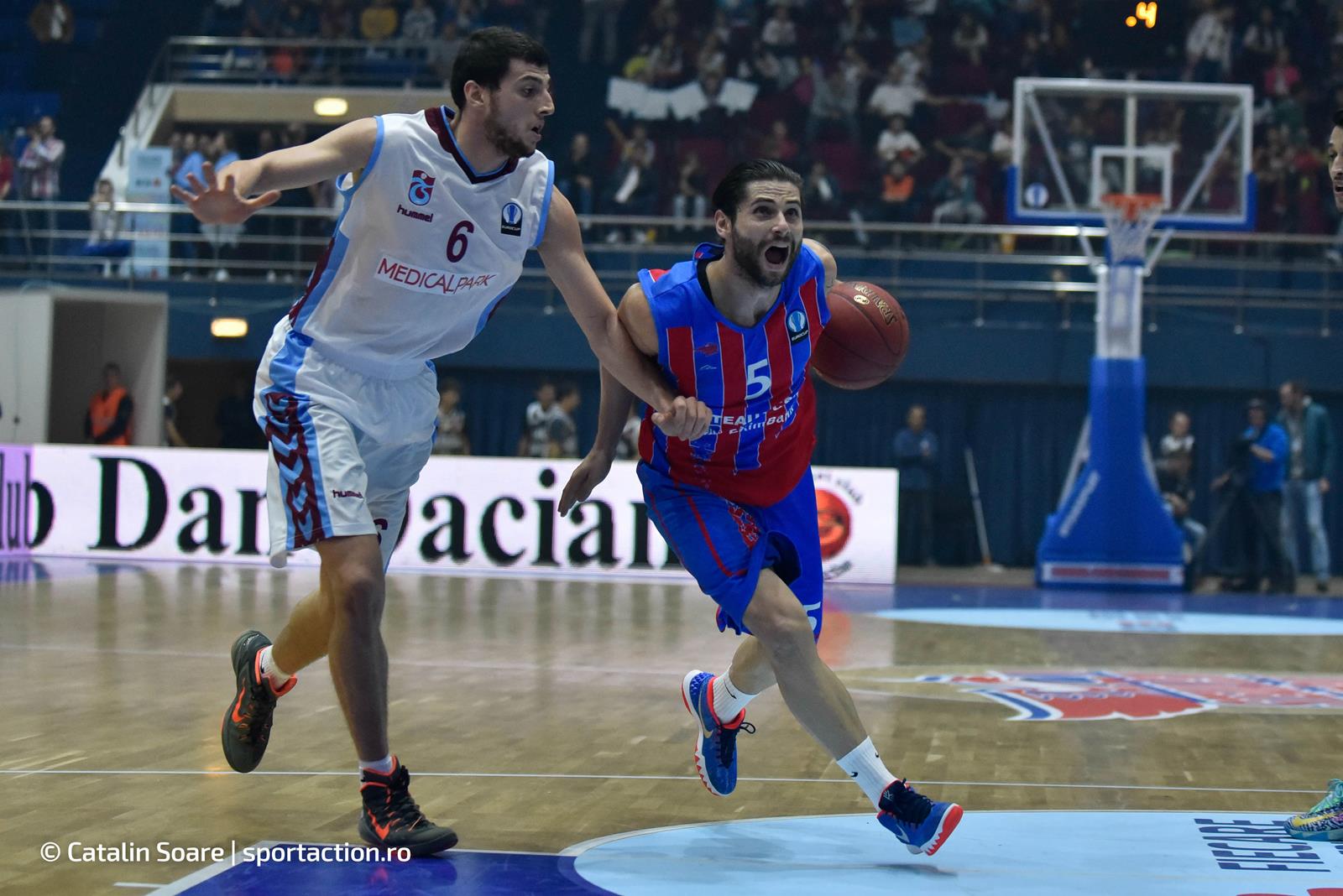 Eurocup: Steaua - Trabzonspor 76-71. ^Galeria boicoteză FCSB-ul, dar a făcut show la baschet