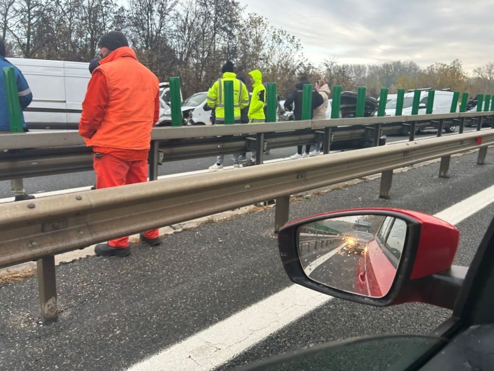 Accident cu 11 mașini pe autostrada A3, lângă Ploiești. Traficul continuă să fie blocat