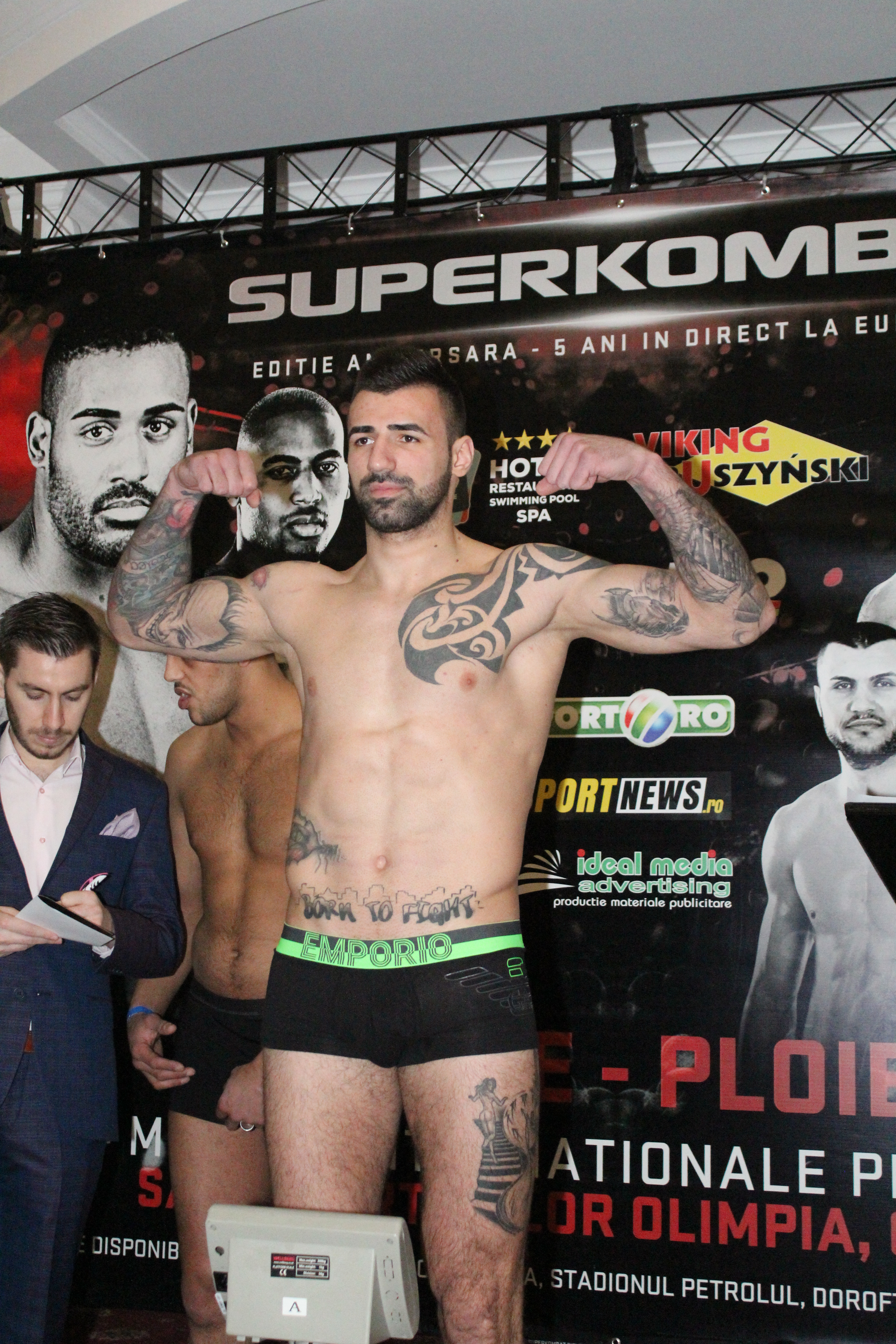 Luptătorii de la Superkombat Ploiești s-au confruntat pentru prima dată la cântarul oficial / GALERIE FOTO