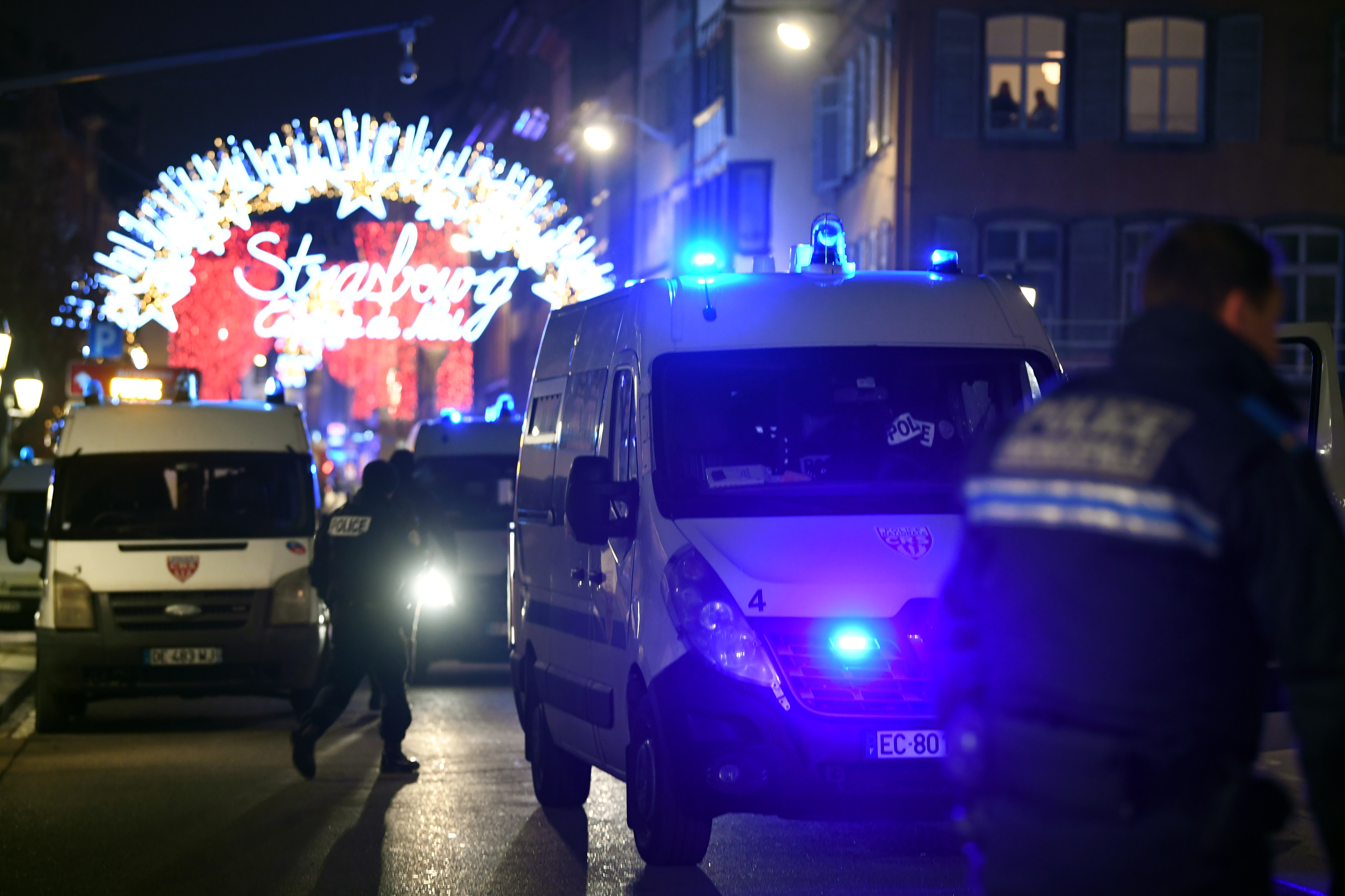 UPDATE: Atac armat la Strasbourg. Doi morți și mai mulți răniți în atentatul terorist. Atacatorul ar fi strigat "Allah Akbar" / FOTO&VIDEO