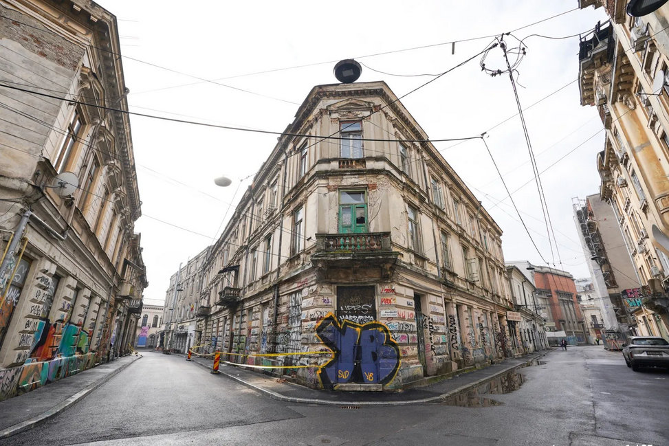 Hotelul în care Mihai Eminescu își îneca amarul se vinde cu 3.000.000 de euro. Clădirea ascunde o sinucidere din dragoste: „A batjocorit-o, apoi a părăsit-o”