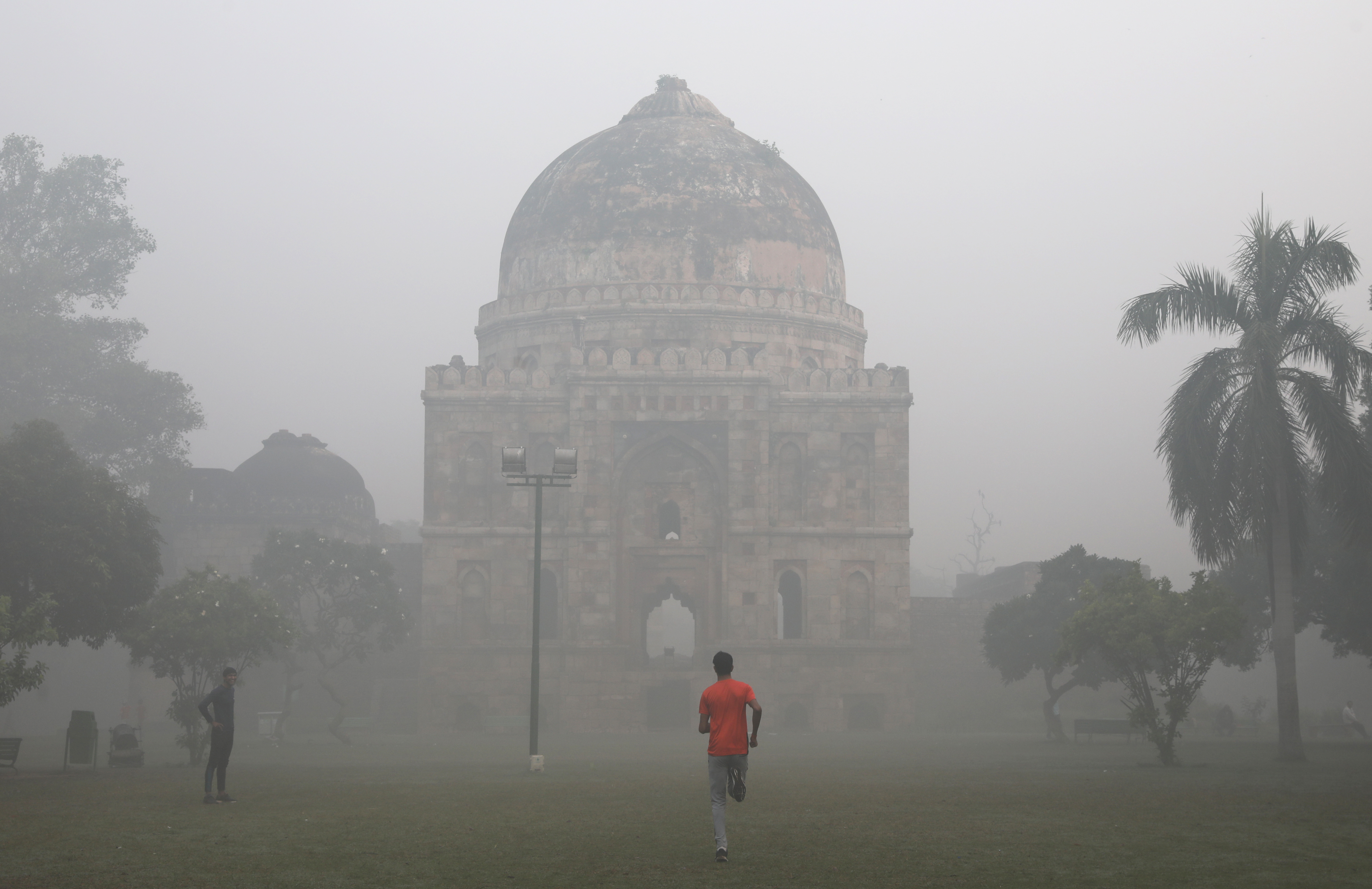 Poluare alarmantă în India, după festivalul luminilor. Capitala, acoperită de un nor toxic