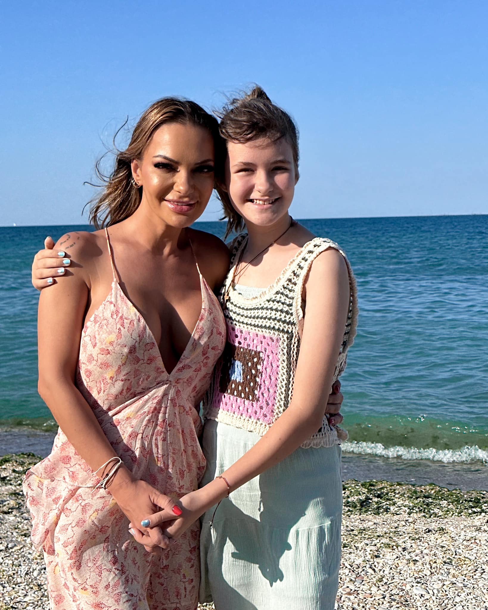 Cum a apărut Andreea Antonescu alături de fiica ei cea mică la plajă, în Mamaia. Fanii au reacționat: „Draga de ea”