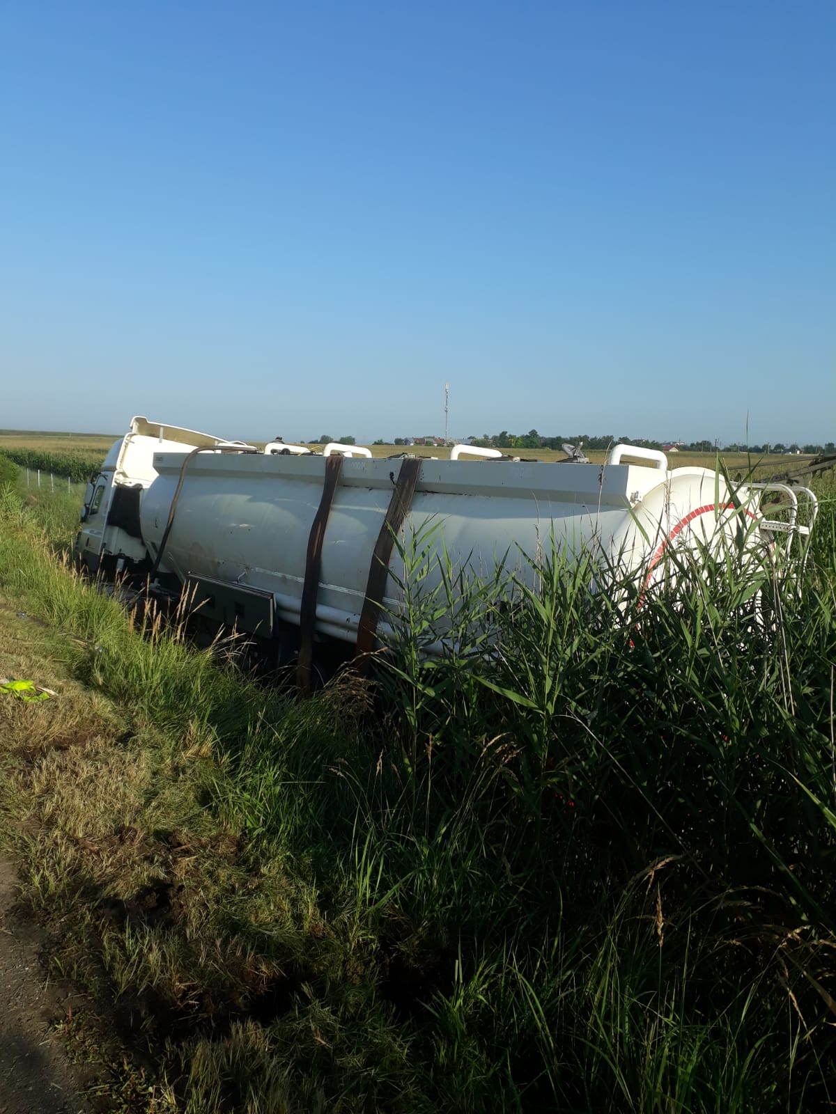 UPDATE: Traficul pe Autostrada Soarelui, blocat și joi din cauza cisternei răsturnate. Se circulă doar pe sensul către Constanța