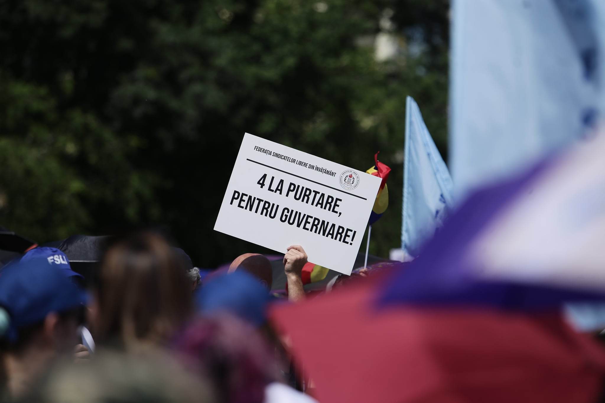 „Nu se poate România educată, cu salarii de altădată”. Mii de cadre didactice au protestat în stradă, în a patra zi de grevă
