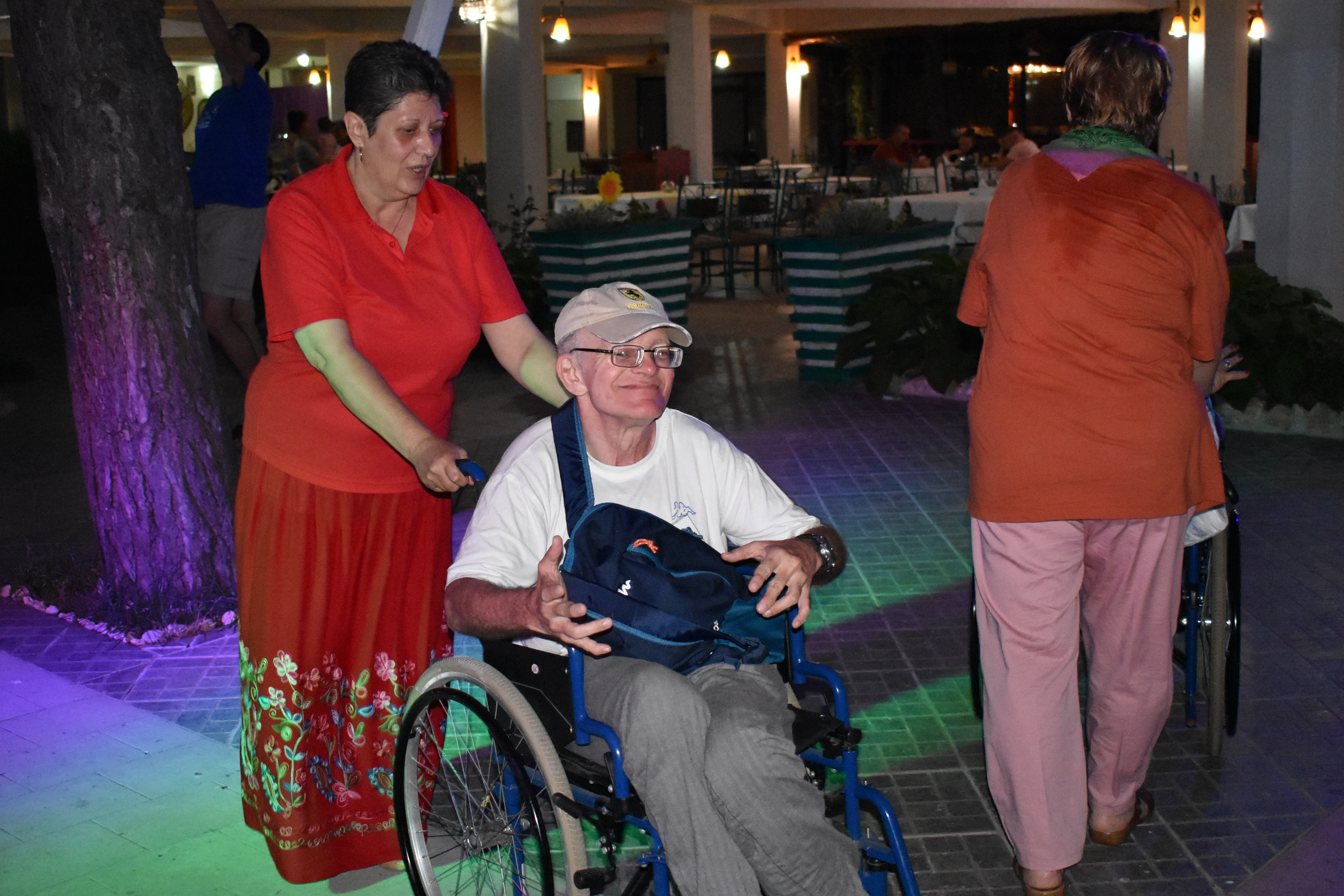 VIDEO/ Bătrânii și marea. Pensionarii care n-au fost nicăieri, niciodată au plecat în primele vacanțe din viața lor