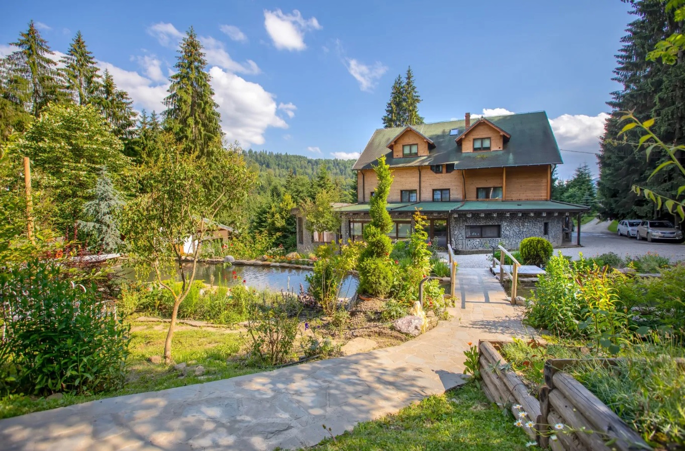 Fost pavilion de vânătoare al lui Nicolae Ceaușescu din Buzău, scos la vânzare: reședință de lux cu piscină și heliport