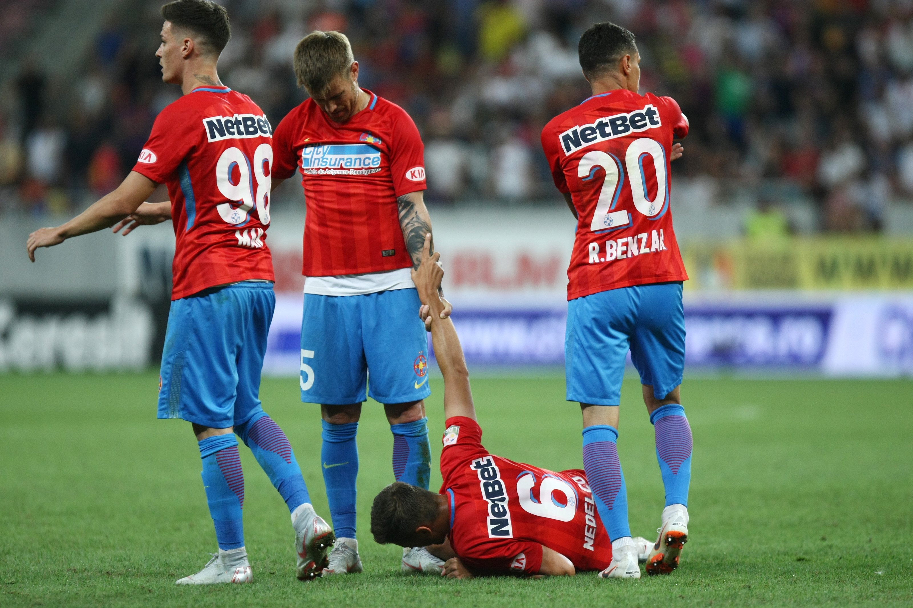 Sacrificiul lui Dragoș Nedelcu, fotbalistul FCSB care a terminat meciul cu Hajduk Split cu nasul spart de un obiect aruncat din tribune. Riscă un meci cu porțile închise! | FOTO