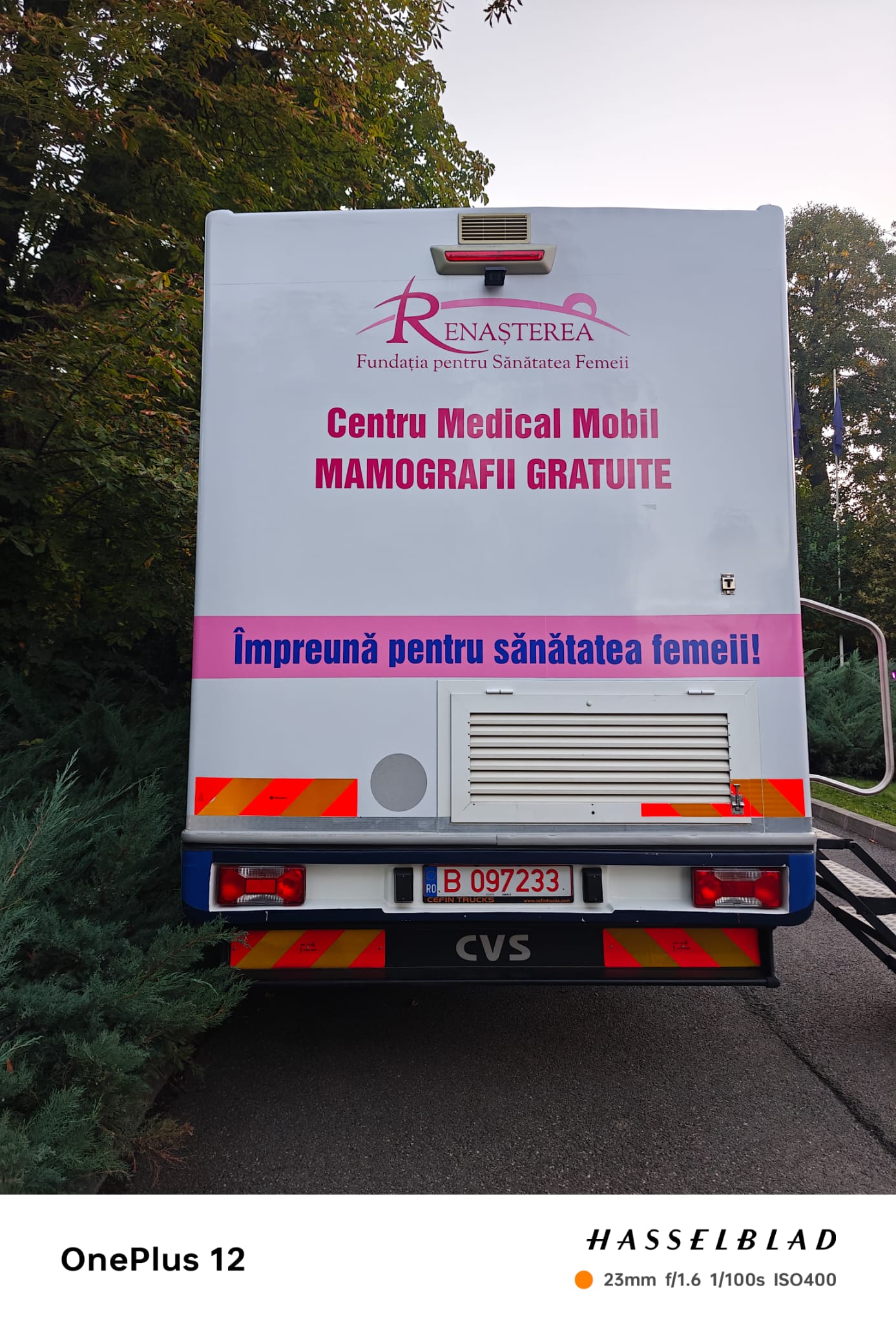 Academia Română, îmbrăcată în roz de Ziua Națională a luptei împotriva cancerului de sân