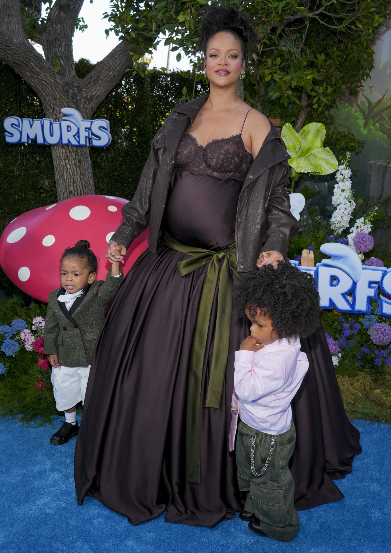 Rihanna a născut în secret. Prima imagine cu fetița și ce nume inedit i-a ales