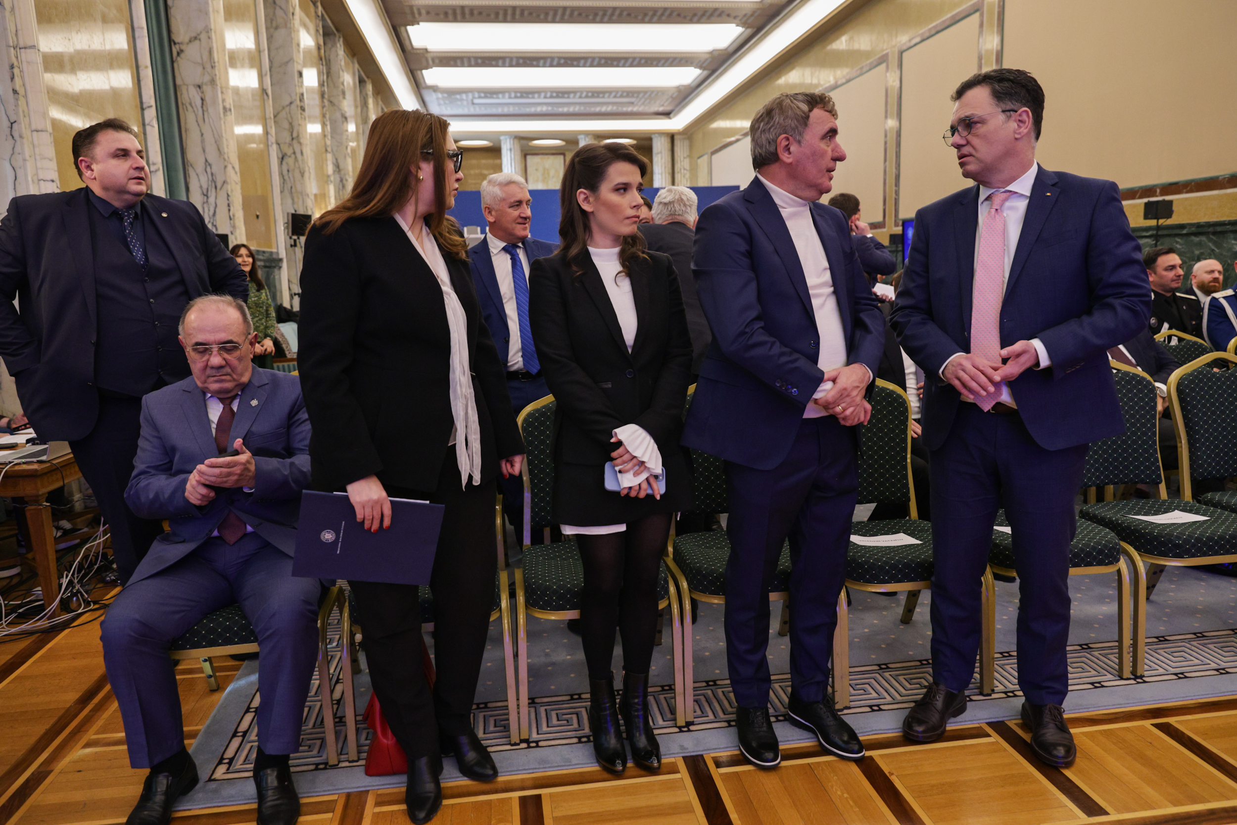 Românii pot călători în SUA fără vize din 31 martie. Decizia, oficializată de Marcel Ciolacu, ambasadoarea SUA și Hagi: „Un moment istoric”