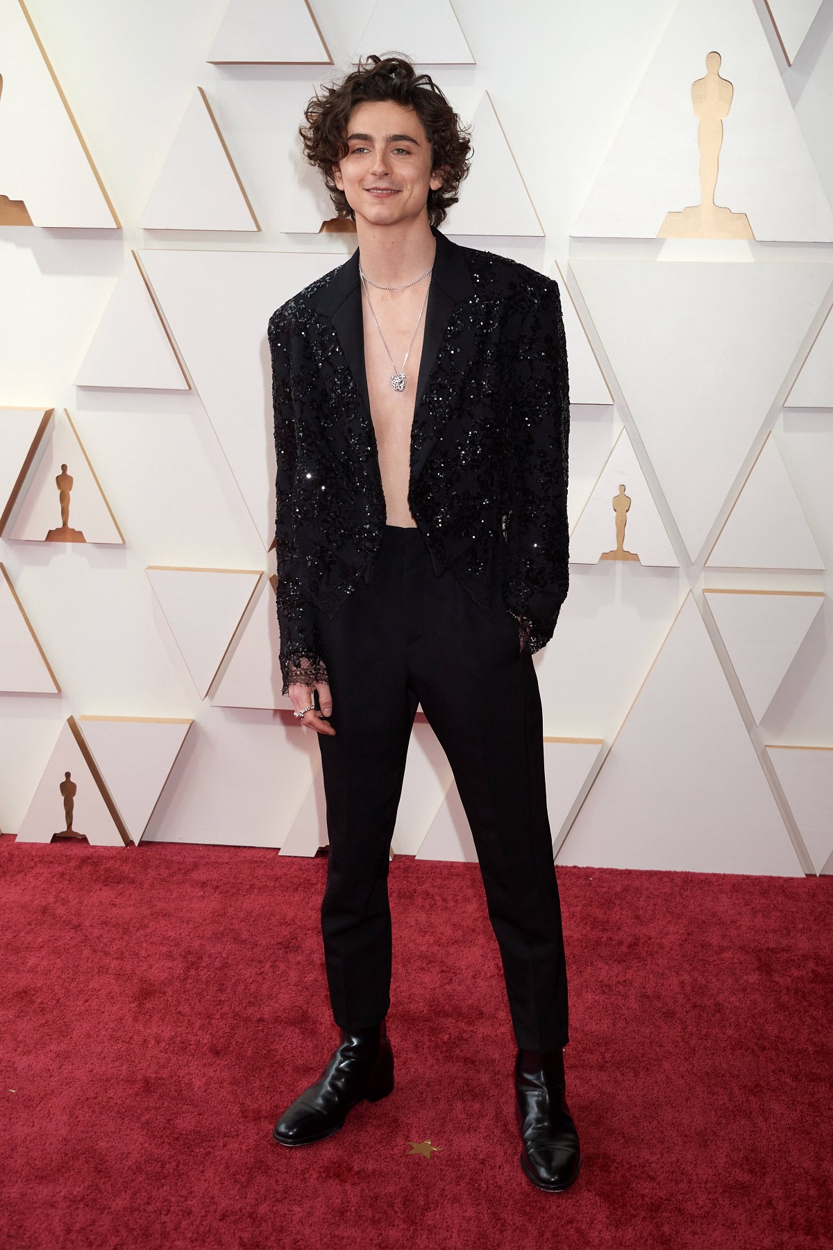 Când apare în cinematografele din România filmul „Marty Suprem”, pentru care Timothee Chalamet a primit primul său Glob de Aur